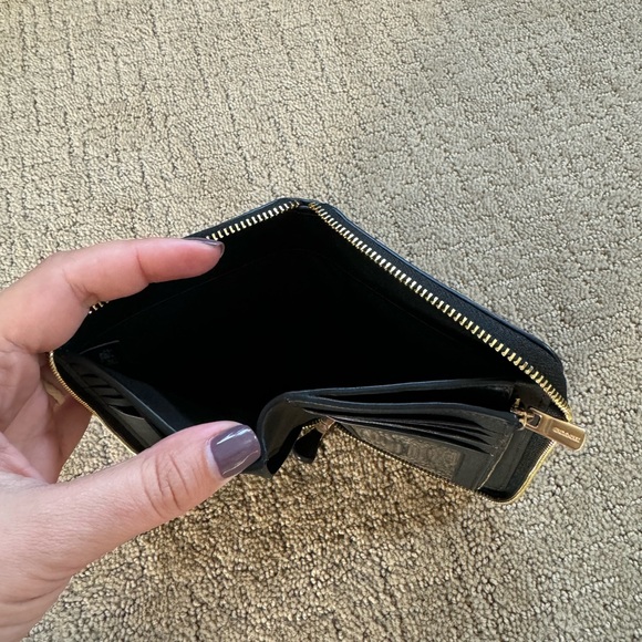 Coach Medium ID Zip Wallet. NWOT. Black. - Picture 4 of 9